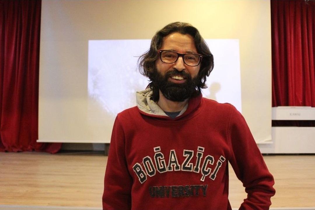 Gelecek Nesil İ&ccedil;in Sokakta Fotoğraf &Uuml;retiyor