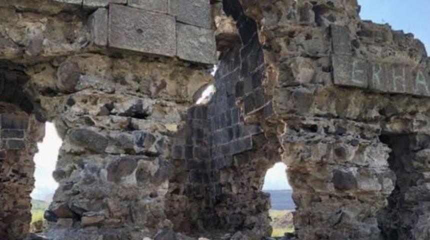 Kars&rsquo;ta, Defineciler Kiliseyi Kazdı