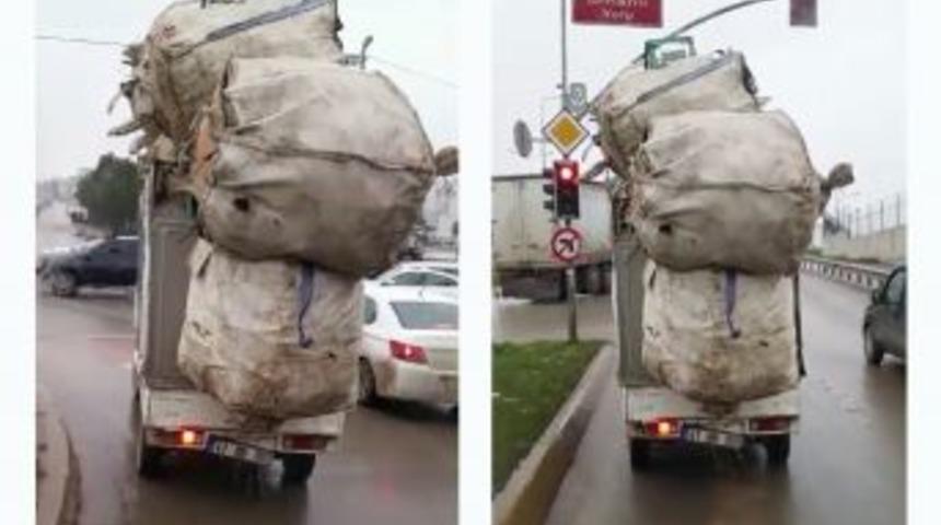 Aşırı Y&uuml;kl&uuml; Kamyonet Kazaya Davetiye &Ccedil;ıkardı