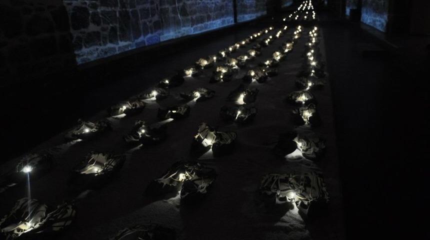 T&uuml;rk Askerlerinin Eksi 40 Derece Soğukta Giydiği &Ccedil;arıklar Ziyaret&ccedil;ilerine Duygu Seli Yaşatıyor