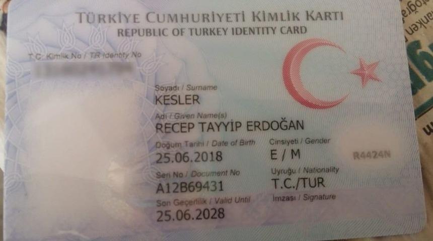 Se&ccedil;im G&uuml;n&uuml; Doğan Oğlunun Adını Recep Tayyip Erdoğan Koydu