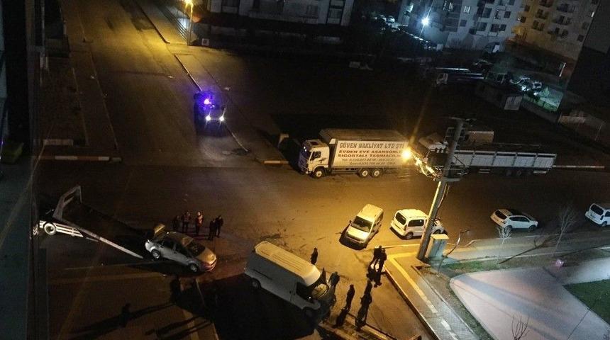 Kontrols&uuml;z Kavşakta Kaza: 2 Yaralı