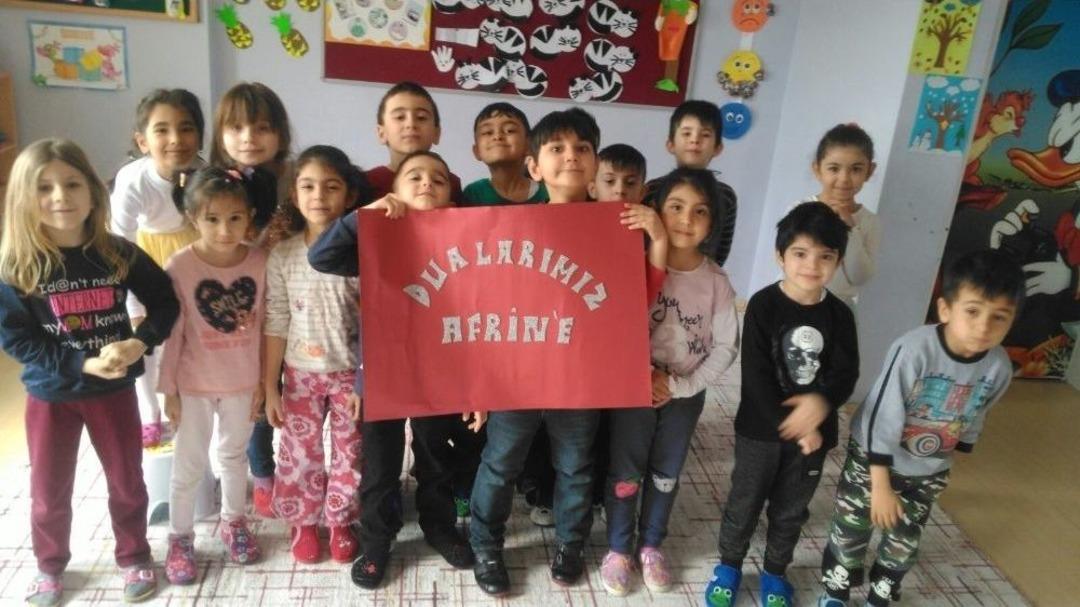 Minik &Ouml;ğrencilerden Mehmet&ccedil;iklere Dua Etti