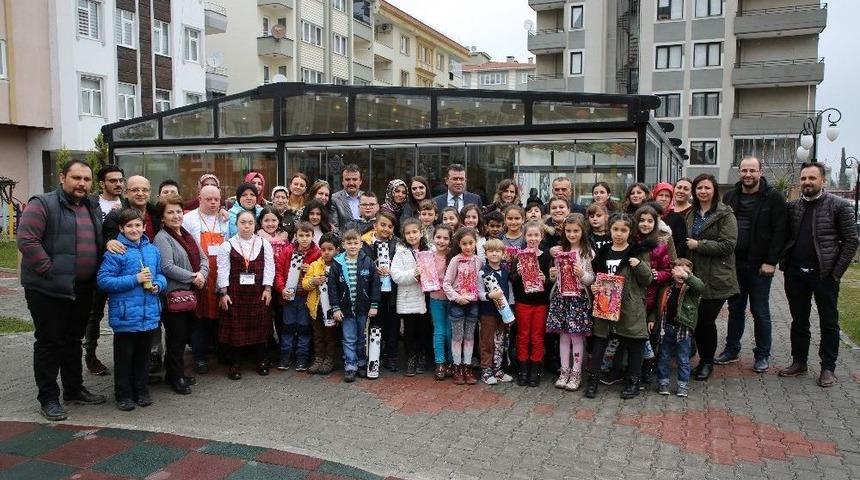 Taş&ccedil;ı&rsquo;dan Miniklere &lsquo;kitap&rsquo; &Ouml;ğ&uuml;d&uuml;