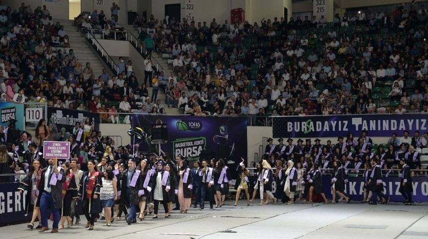 Eğitim Fak&uuml;ltesi&rsquo;nde Mezuniyet Coşkusu