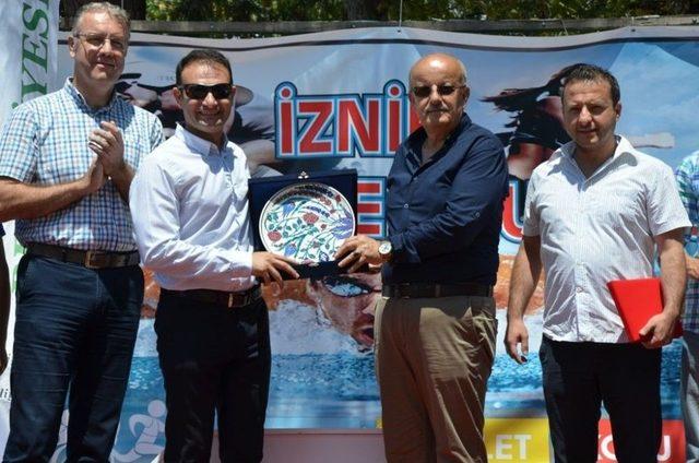 İznik Triatlonu Şampiyonlarına Çini Madalya 1