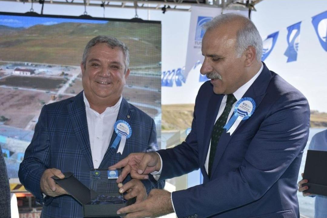 T&uuml;r&ccedil;ev&rsquo;den Kuşadası Belediyesi&rsquo;ne &lsquo;&ccedil;evre Eğitim&rsquo; &Ouml;d&uuml;l&uuml;