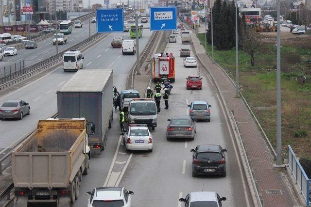 Kontrolden Çıkan Ticari Araç Demir Bariyerlere Saplandı: 1 Yaralı