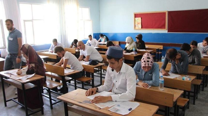 Silvan&rsquo;da A&ccedil;ık &Ouml;ğretim Lise Sınavı Yapıldı
