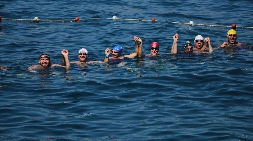 Altı Yüzücü Çocuk İstismarına Karşı Kulaç Attı