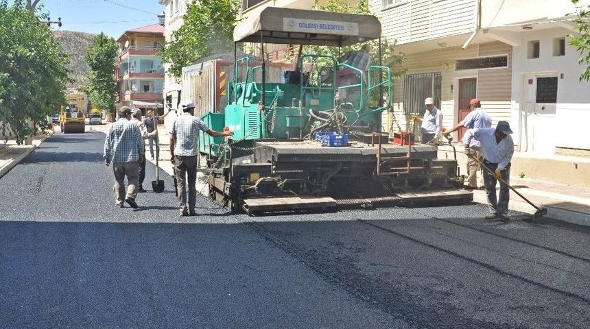 G&ouml;lbaşı İl&ccedil;esinde Asfalt &Ccedil;alışmaları Devam Ediyor