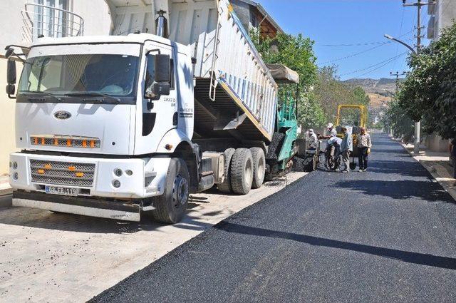 Gölbaşı İlçesinde Asfalt Çalışmaları Devam Ediyor