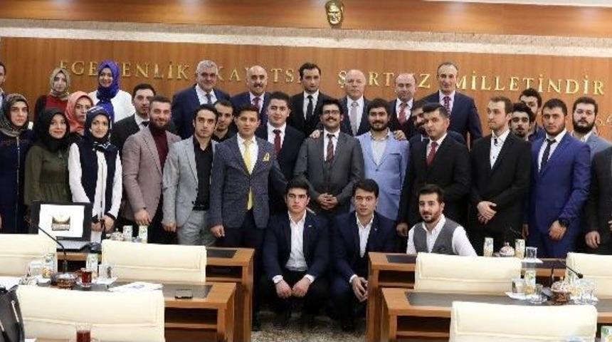 Sekmen: "gen&ccedil;lik T&uuml;rkiye&rsquo;nin &Ouml;znesidir"