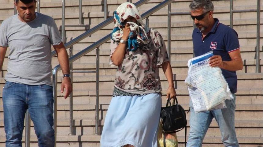 Annesi Ve Dayısı 12 Yaşındaki Kız &Ccedil;ocuğuna Hırsızlık Yaptırdı