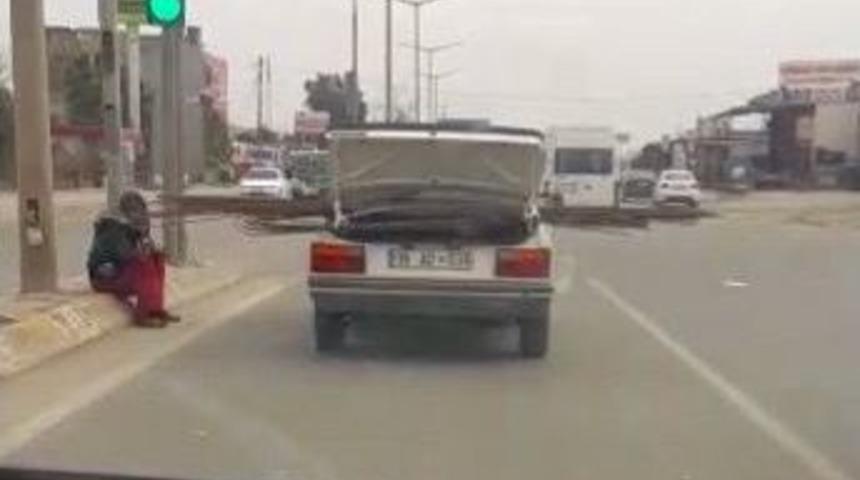 Otomobilin Bagajında İnşaat Demiri Taşıdı