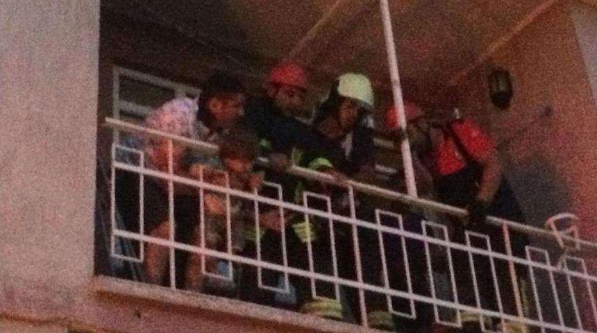 Kafasını Balkon Demirlere Sıkıştıran &Ccedil;ocuğun İmdadına İtfaiye Yetişti