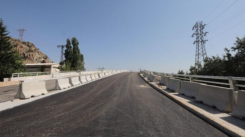 Muhsin Yazıcıoğlu &Uuml;st Ge&ccedil;it K&ouml;pr&uuml;l&uuml; Kavşakta &Ccedil;alışmaları Tamamladı