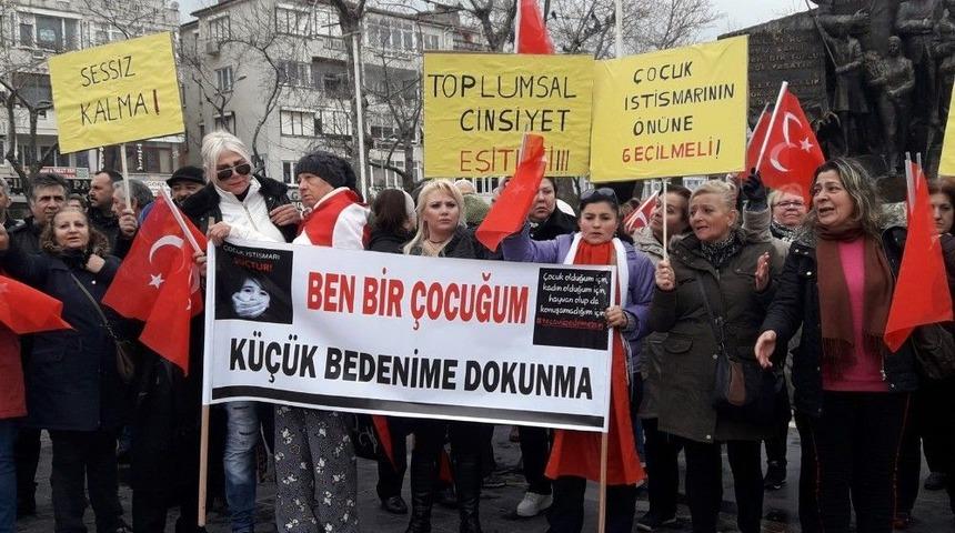 &Ccedil;ocuk Ve Kadına Y&ouml;nelik Saldırılar Protesto Edildi