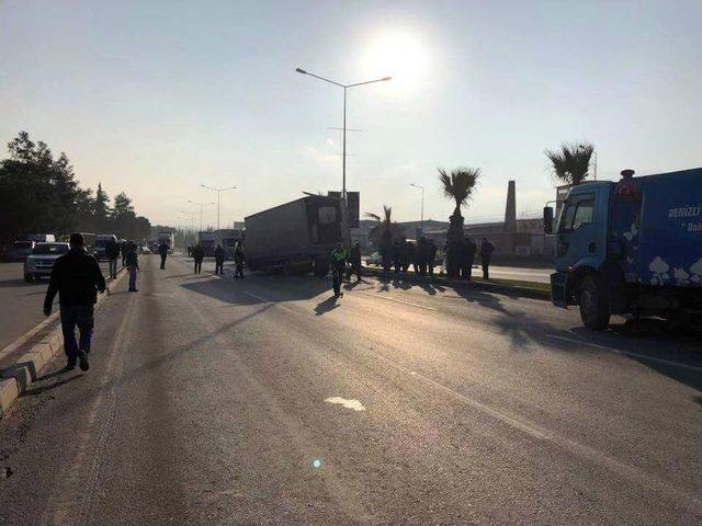 Dorsesi Kopan Tır Zincirleme Kazaya Yol A&ccedil;tı: 16 Yaralı 1