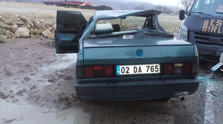 Minib&uuml;s İle Otomobil &Ccedil;arpıştı: 1 Yaralı