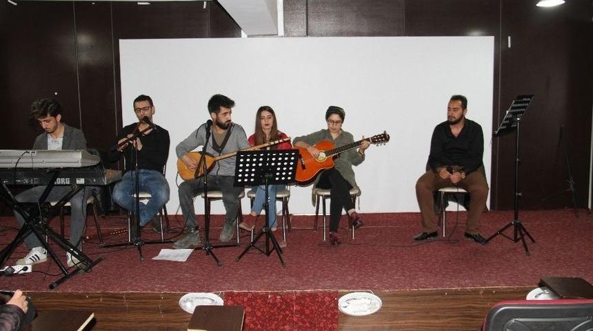 Şemdinli&rsquo;de &Ouml;ğrencilere Moral Konseri D&uuml;zenlendi