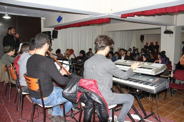 Şemdinli&rsquo;de &Ouml;ğrencilere Moral Konseri D&uuml;zenlendi 2