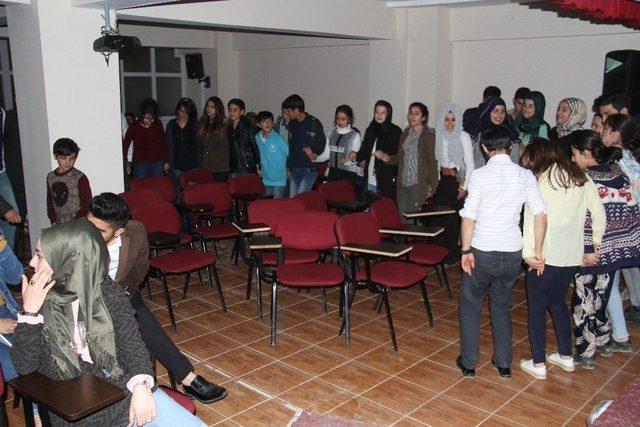 Şemdinli&rsquo;de &Ouml;ğrencilere Moral Konseri D&uuml;zenlendi 3