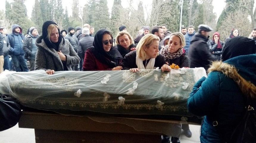 16 Yaşındaki S&uuml;r&uuml;c&uuml;n&uuml;n Neden Olduğu Kazada &Ouml;len Gen&ccedil; Kız, Son Yolculuğuna Uğurlandı