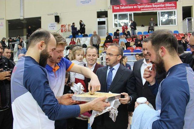 Umurbey Belediyespor’a İlk Tebrik Turan’dan