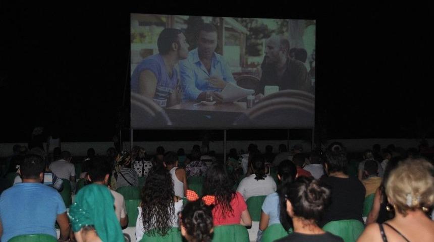 Erdemli&rsquo;de Yazlık Sinema G&uuml;nleri Başladı