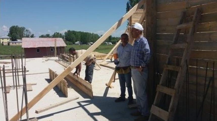 M&uuml;d&uuml;r Edip, Okul İnşaatlarını Denetledi