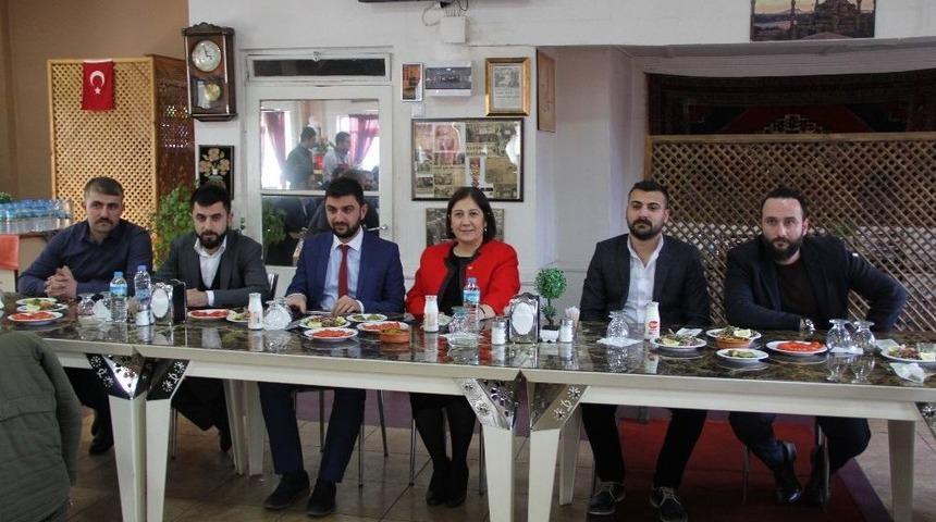 Ceritoğlu, Ak Partili Gen&ccedil;lerle Buluştu