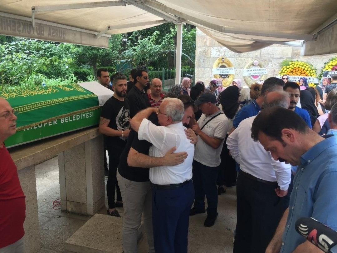 &Uuml;nl&uuml; Tatlıcı Son Yolculuğuna Uğurlandı