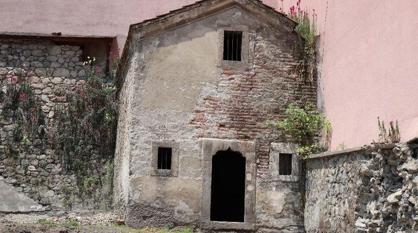 Asırlık Tarihi Ambar Çevresindeki Binaların Yıkılmasıyla Gün Yüzüne Çıktı