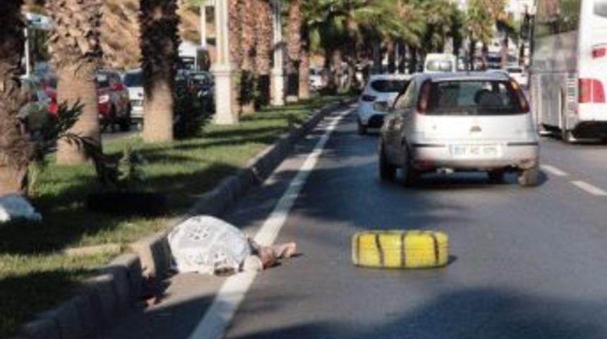 Yaşlı Adamın Hayatını Kaybettiği Trafik Kazası G&uuml;venlik Kameralarına Yansıdı