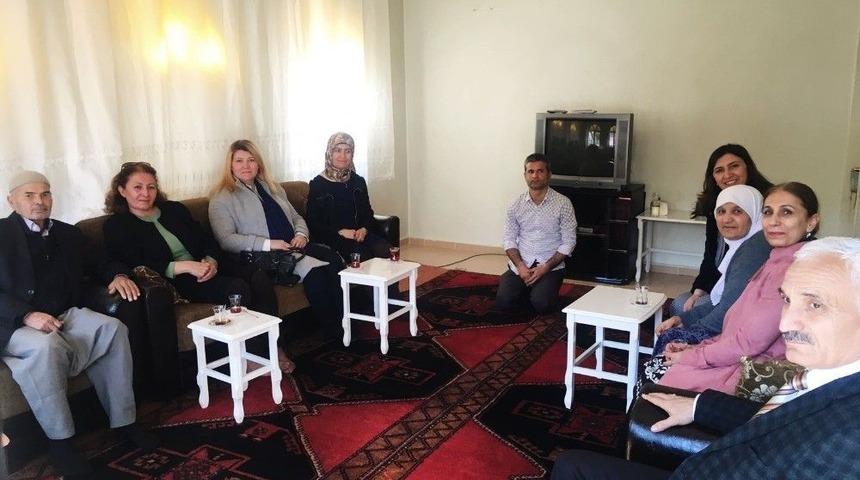 Protokol Eşlerinden Şehit Ailelerine Ziyaret