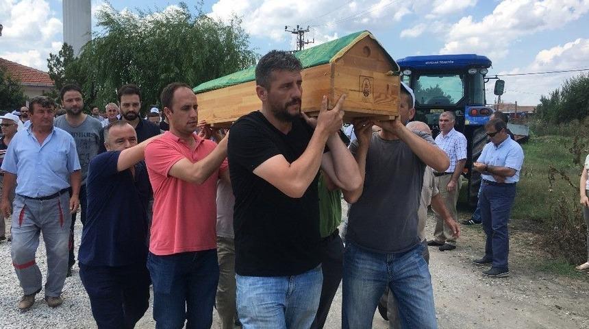 Tren Kazasında Hayatını Kaybeden 5 Yaşındaki &Ouml;mer Alperen Can Son Yolculuğuna Uğurlandı