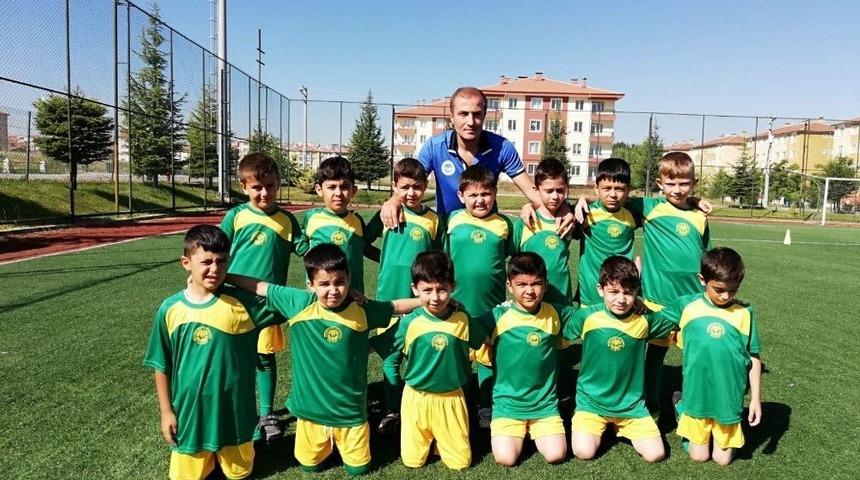 Futbol Yaz Okullarında &Ccedil;alışmalar Devam Ediyor