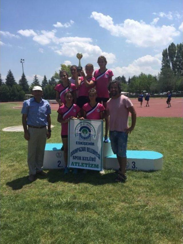 Odunpazarı Belediyesi Atletizm Takımı Bölge Birincisi Oldu