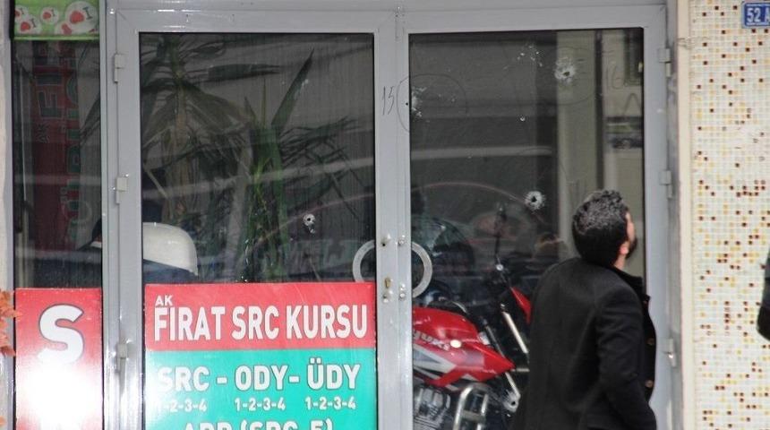 Tartıştığı Kişinin İşyerine Kurşun Yağdırdılar