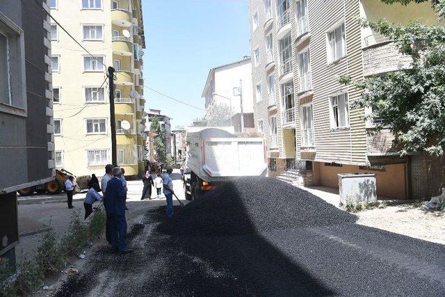 Muş’ta Yol Asfaltlama Çalışması