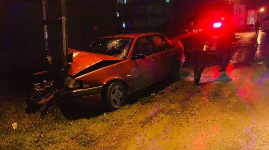 Otomobil Elektrik Direğine &Ccedil;arptı: 1 Yaralı