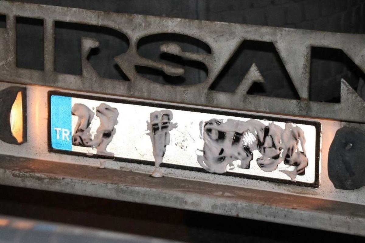 Plakasını Tıraş K&ouml;p&uuml;ğ&uuml;yle Kapatan Tır Şof&ouml;r&uuml; Cezadan Ka&ccedil;amadı