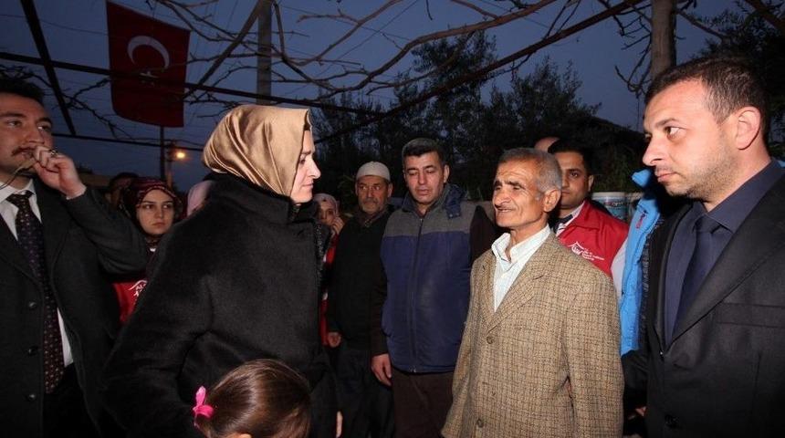 Bakan Kaya Afrin Şehidinin Evini Ziyaret Etti