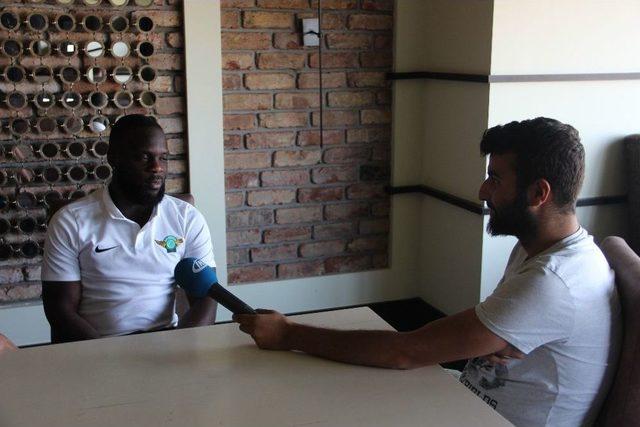 (özel Haber) Elvis Manu: “süper Lig’de Futbolcu Olabilmek İçin Savaşmanız Gerekiyor”