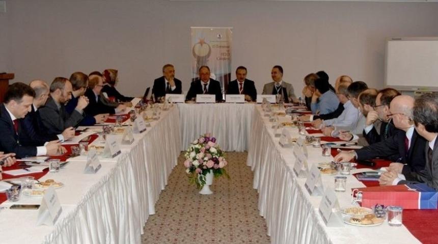 Om&uuml;&rsquo;de 15 Temmuz Akademik Perspektifle Tartışıldı