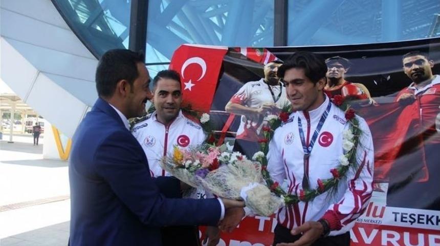 Avrupa Şampiyonu Remzi Akgül’e Coşkulu Karşılama