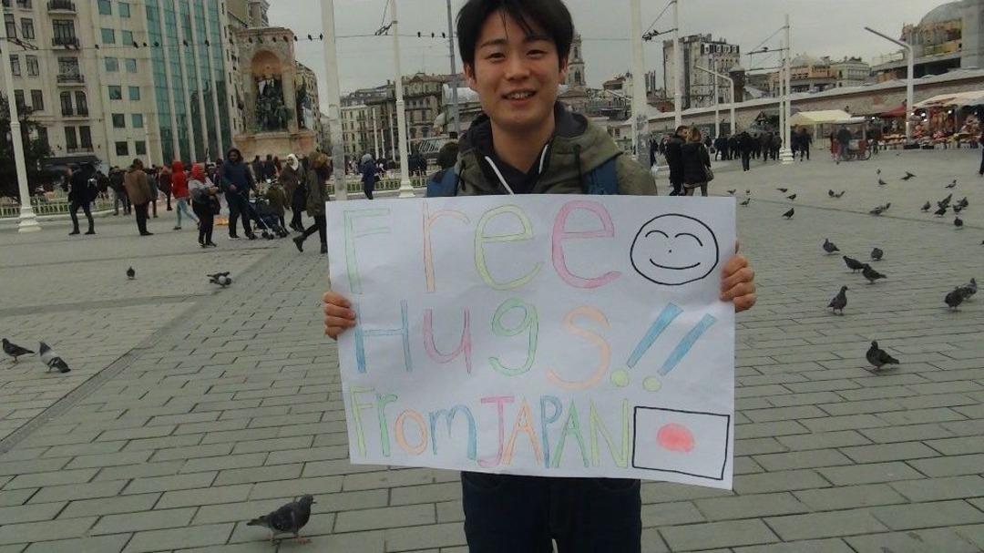 (&ouml;zel) Taksim&rsquo;de Japon Turistlerden Sarılmak Bedava