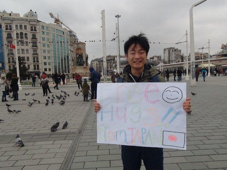 (özel) Taksim’de Japon Turistlerden Sarılmak Bedava G4