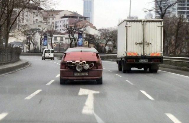 (özel) Motosiklet Sürücüsünün Trafikte Tehlikeli Şovu Kamerada